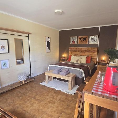 Hostel Del Lago, Habitaciones Privadas Y Cabanas エル・チャルテン エクステリア 写真