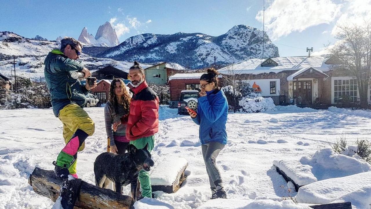 Hostel Del Lago, Habitaciones Privadas Y Cabanas エル・チャルテン エクステリア 写真