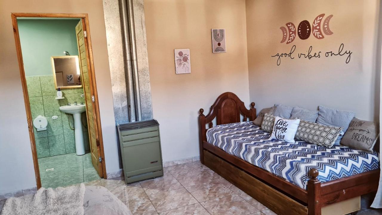 Hostel Del Lago, Habitaciones Privadas Y Cabanas エル・チャルテン エクステリア 写真
