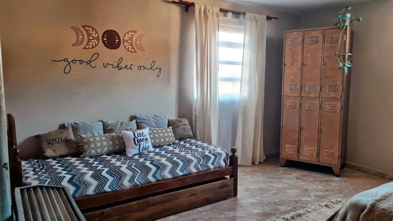 Hostel Del Lago, Habitaciones Privadas Y Cabanas エル・チャルテン エクステリア 写真