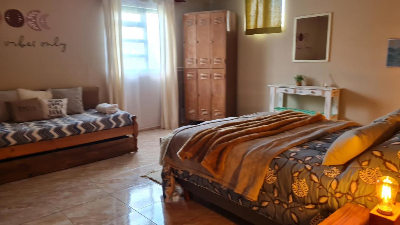 Hostel Del Lago, Habitaciones Privadas Y Cabanas エル・チャルテン エクステリア 写真