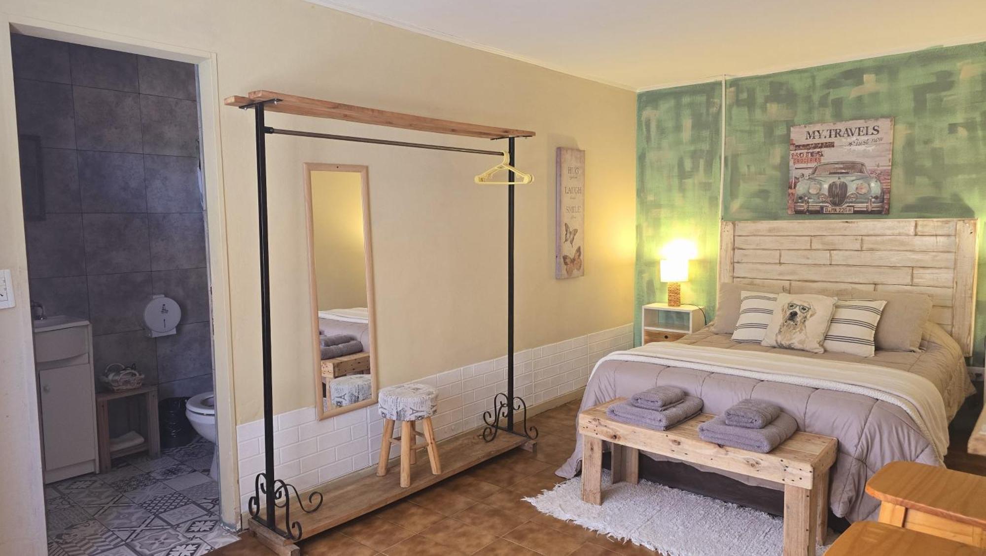 Hostel Del Lago, Habitaciones Privadas Y Cabanas エル・チャルテン エクステリア 写真