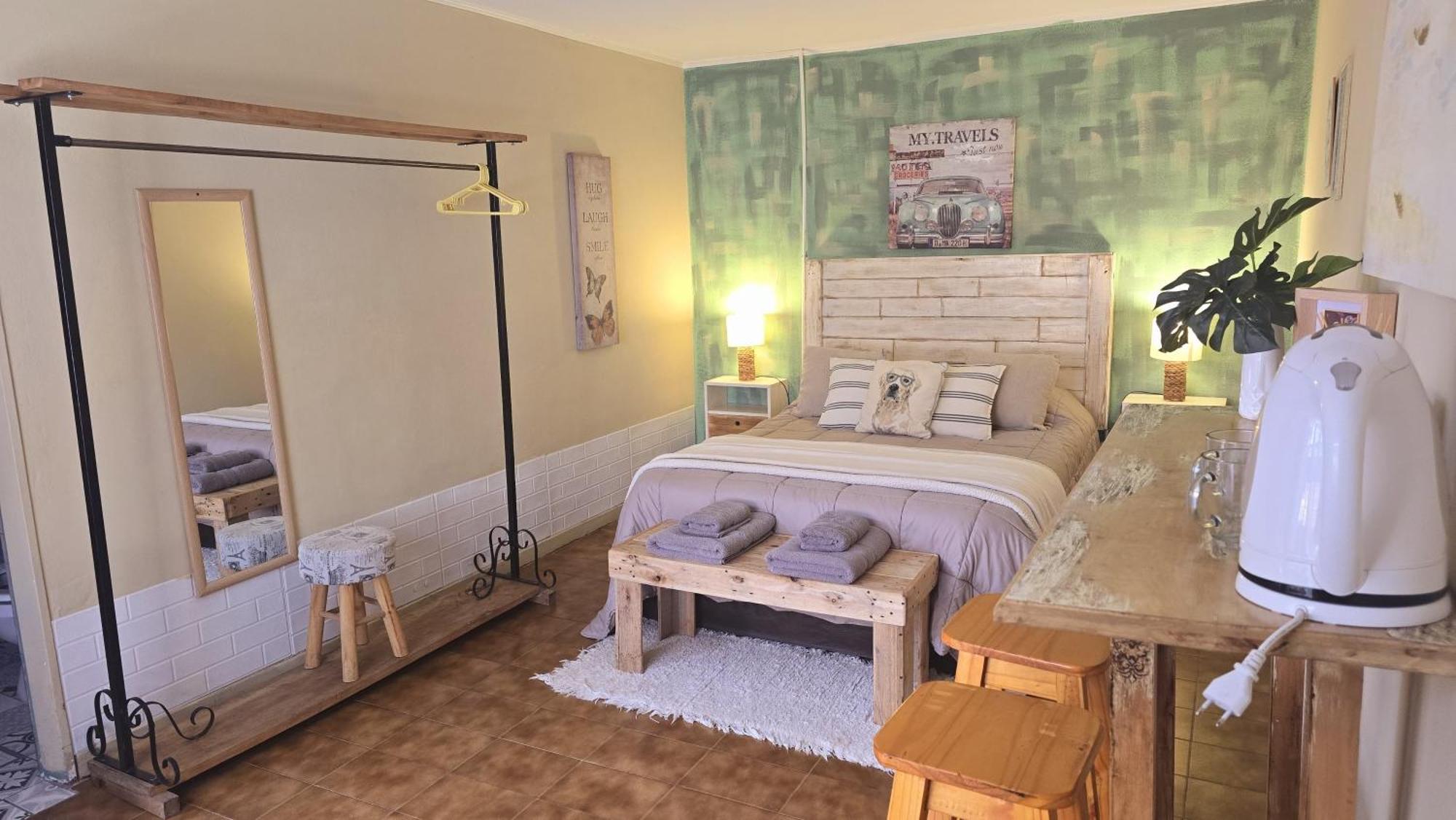 Hostel Del Lago, Habitaciones Privadas Y Cabanas エル・チャルテン エクステリア 写真