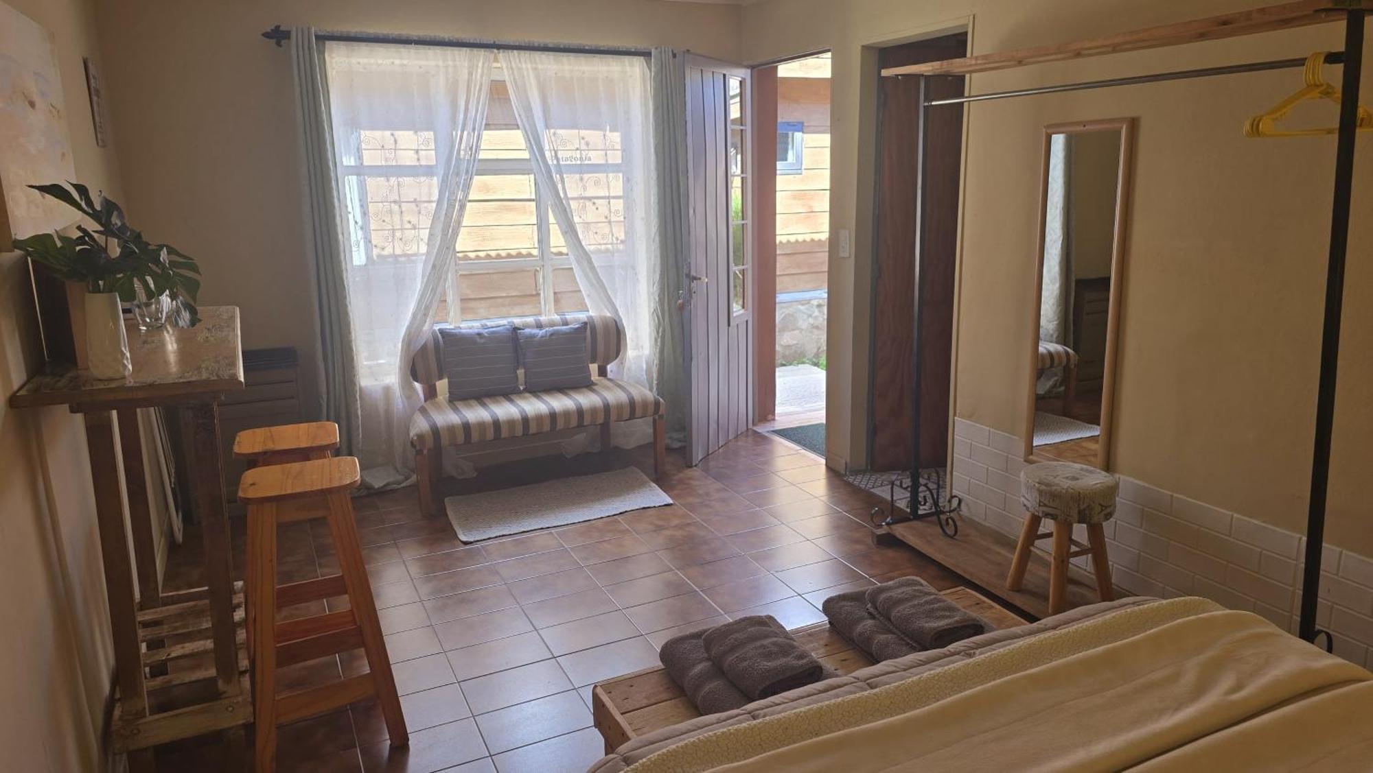 Hostel Del Lago, Habitaciones Privadas Y Cabanas エル・チャルテン エクステリア 写真