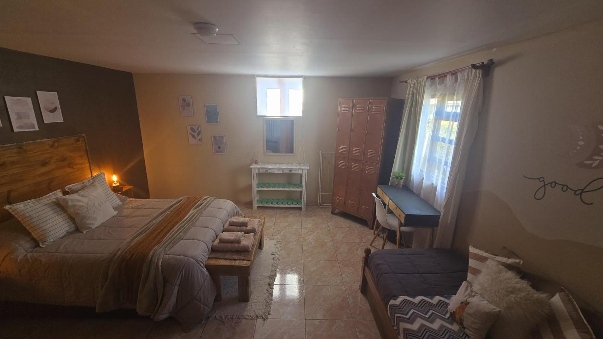 Hostel Del Lago, Habitaciones Privadas Y Cabanas エル・チャルテン エクステリア 写真