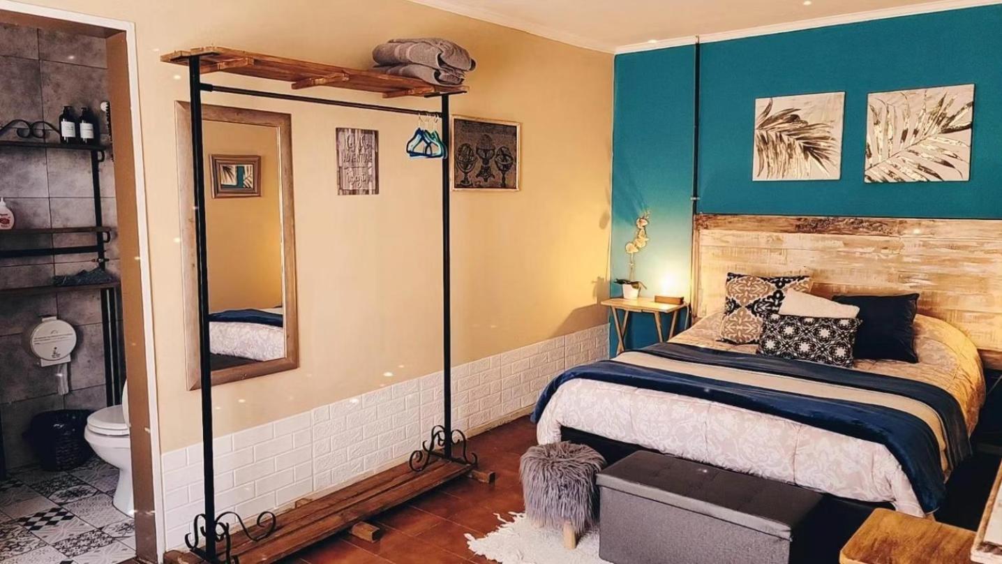 Hostel Del Lago, Habitaciones Privadas Y Cabanas エル・チャルテン エクステリア 写真