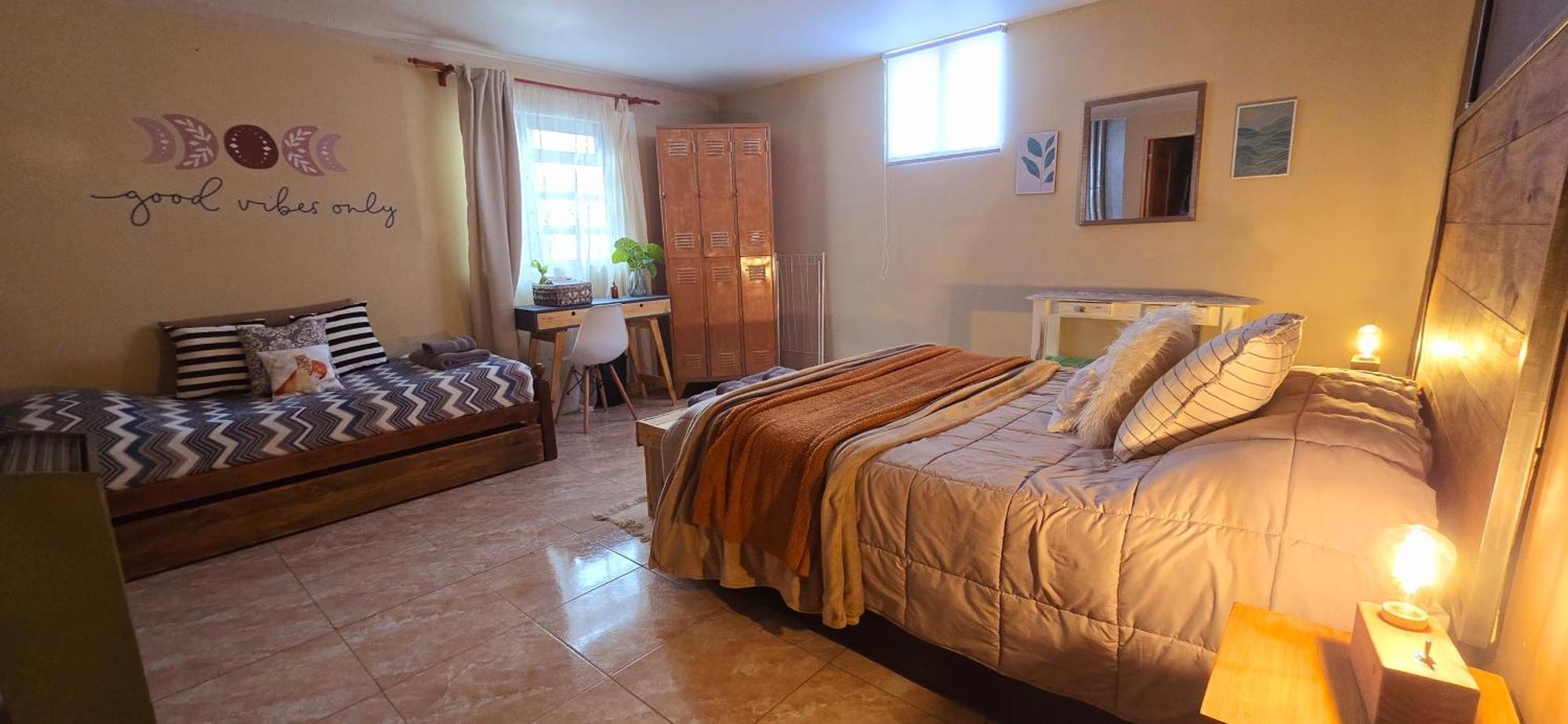 Hostel Del Lago, Habitaciones Privadas Y Cabanas エル・チャルテン エクステリア 写真